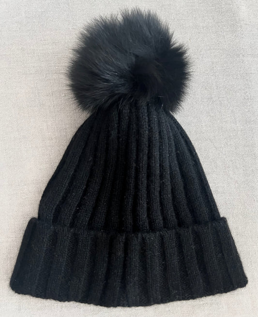 Cashmere beanie with fur pom pom black